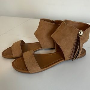 Tiara Los Angeles Tan Sandals